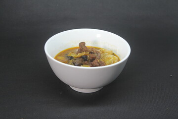 Goat curry is a kind of curry dish that uses goat meat as raw material. This food originates from South Asia
