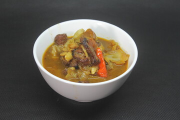 Goat curry is a kind of curry dish that uses goat meat as raw material. This food originates from South Asia
