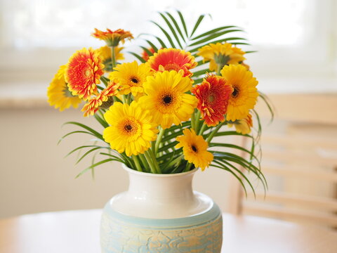 Kwiaty w wazonie, gerbery