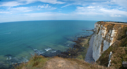 Falaise d’Aval, Panorama der Alabasterküste mit blauem Meer