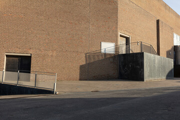 b&acirc;timent brique ville