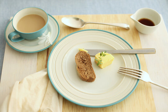image of simple and attractive breakfast table set