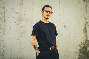 腕に刺青がある男性１