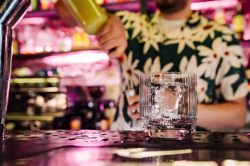 man hand bartender making cocktail in glass on the bar counter