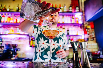 man hand bartender making cocktail in glass on the bar counter