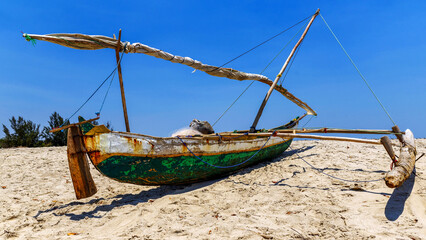 Fototapeta premium Pirogue à balancier sur une plage de Madagascar