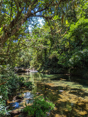 Rio en la montaña comarca 