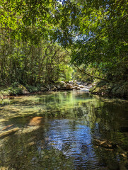 Rio en la montaña comarca 