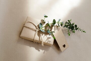 Geschenk mit Anh&auml;nger