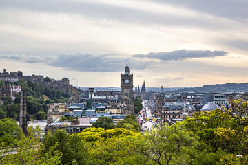Obraz premium Aerial view of the city of Edinburgh from Calton Hill