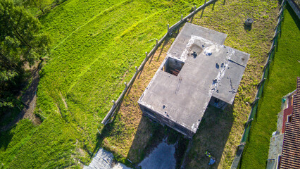 Naklejka premium abandoned house