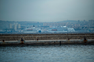 Fototapeta premium Ferrys au port
