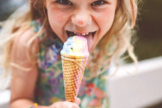 &amp;quot;Eis Lecken Bilder – Durchsuchen 23,446 Archivfotos, Vektorgrafiken und ...