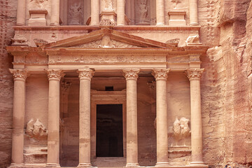 Fototapeta premium View of the Al-Khazneh Palace or Treasury in Petra, Jordan.