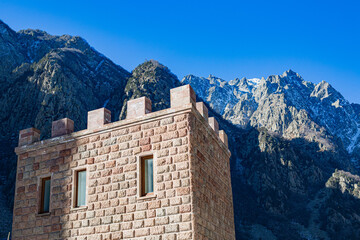 Fototapeta premium castle in the mountains