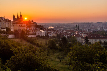 Fototapeta premium Early morning view of St. Vitus cathedral and the Lesser Side in Prague, Czech Republic