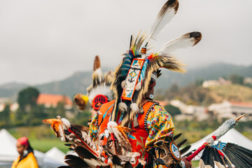 Chumash Day Pow Wow and Inter-tribal Gathering. The Malibu Bluffs Park is celebrating 23 years of hosting the Annual Chumash Day Powwow. - obrazy, fototapety, plakaty