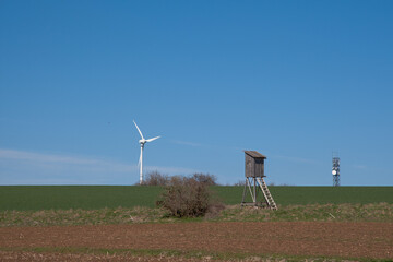 A hunting pulpit surrounded by wind turbines and transmission towers can present a particular challenge for hunters as the noise level and landscape are greatly affected.