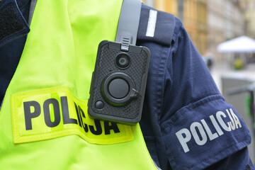 Kamera osobista policyjna na mundurze policjanta - obrazy, fototapety, plakaty