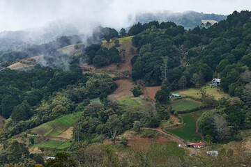 Paisaje rural montañoso muy relajante en las motañas de Costa Rica. Very relaxing hilly rural landscape in the mountains of Costa Rica
