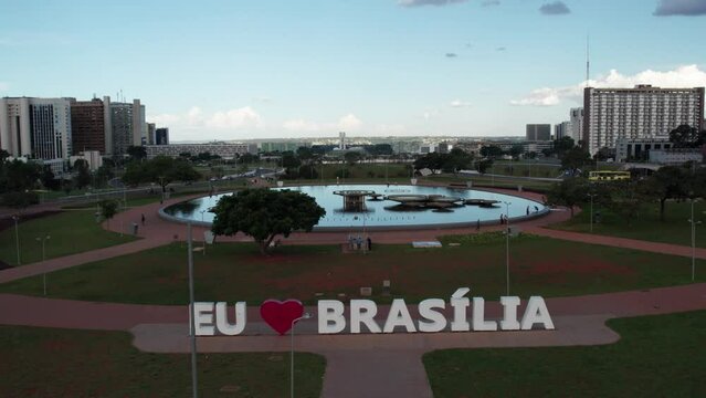 vista aeria da torre de tv em brasilia - Brasil