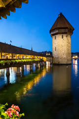 Fototapeta na wymiar The beautiful wooden Chapel Bridge (Kapellbrucke) in Lucerne, Switzerland