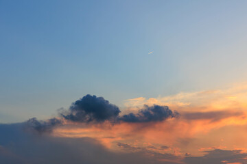 夕日に染まる雲