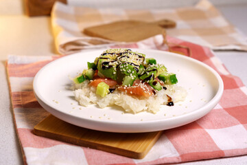 Sushi waffle is a recipe that has become quite popular. Cooking at home, salmon, cucumber avocado