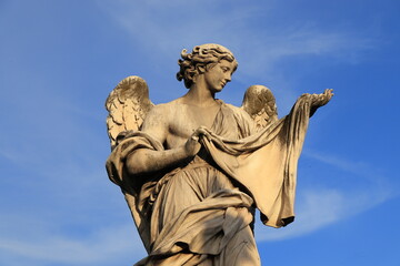 Obraz premium Ponte Sant'Angelo Bridge Statue of an Angel Holding the Holy Shroud in Rome, Italy
