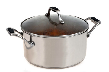 Faitout chromé en gros plan sur fond blanc