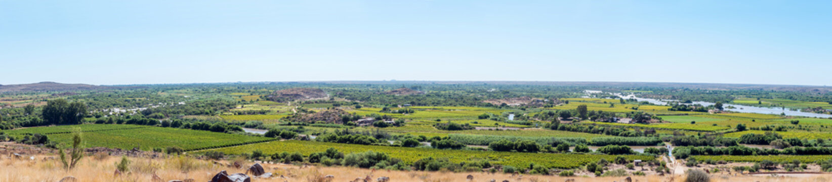 East view from Tierberg. Flooded Orange River visible