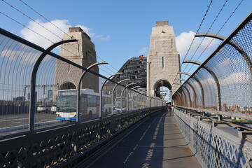 Auf der Hafenbrücke von Sydney