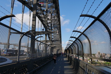 Fußweg auf der Harbour Bridge in Sydney