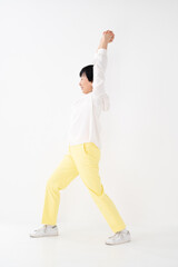 ストレッチをする女性　シニア　ミドル