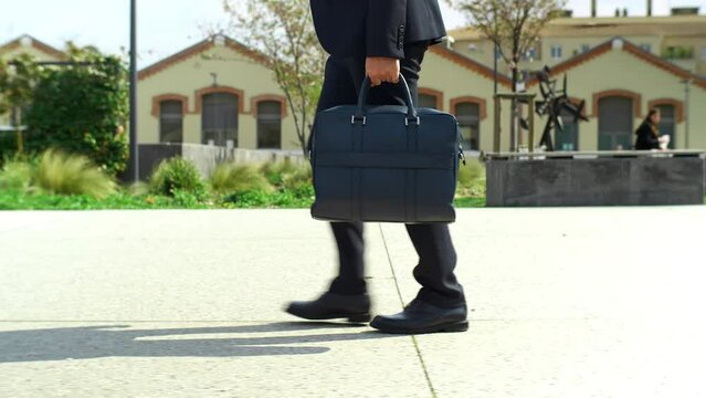 homme d'affaires, marchant, ville, personne, marche, urbain, gar&ccedil;on, dehors, riche, richesse, btc, bitcoin, argent, business, cartable, rue, convenable, gens, affaires, devise, confiance, mode de vie,
