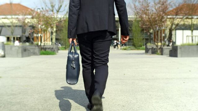 homme d'affaires, marchant, ville, personne, marche, urbain, gar&ccedil;on, dehors, riche, richesse, btc, bitcoin, argent, business, cartable, rue, convenable, gens, affaires, devise, confiance, mode de vie,