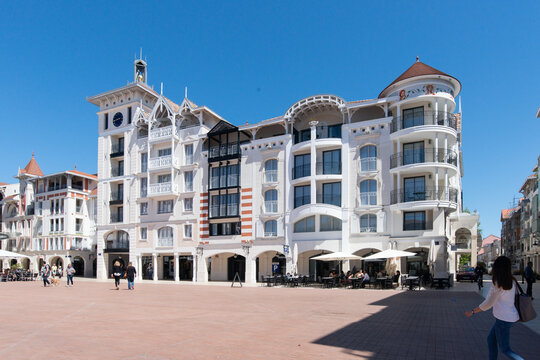 une place du centre-ville d'Arcachon