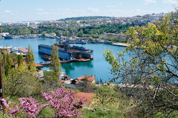 Fototapeta na wymiar View of the city, bay and harbor with ships of Sevastopol.