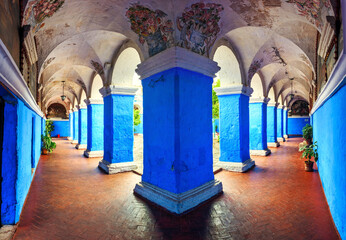 Blue courtyard in Santa Catalina monastery in Arequipa, Peru - obrazy, fototapety, plakaty