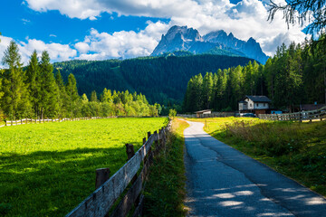 Val Fiscalina. Frame of the Sesto Dolomites. - obrazy, fototapety, plakaty