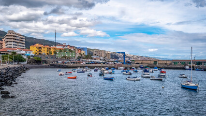 Der kleine Yachthafen von Candelaria auf Teneriffa