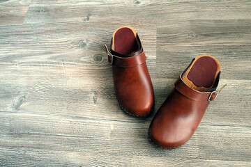 clogs on the panel floor 