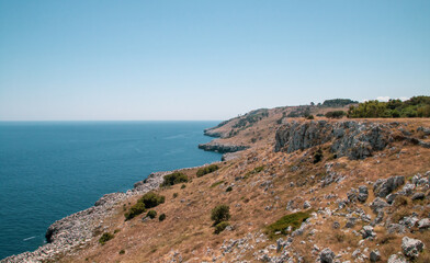 Fototapeta na wymiar Costa salentina al sur de la torre Sant'Emiliano en Otranto, Italia. Hermoso paisaje rocoso de la costa del mar Jónico.