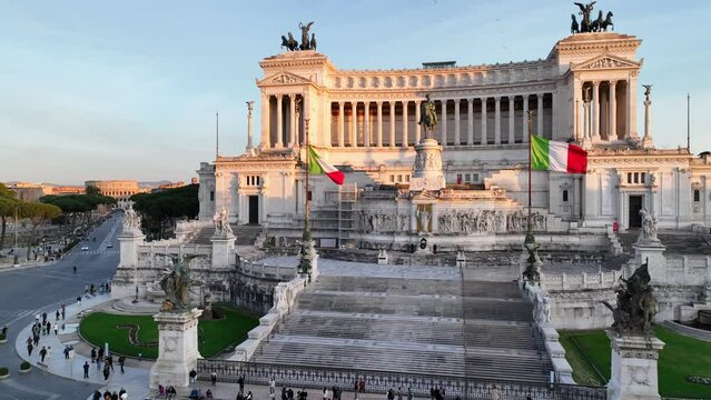 l'Altare della Patria e il foro romano a Roma, Italia
Vista aerea del Milite Ignito detto anche Vittoriano.