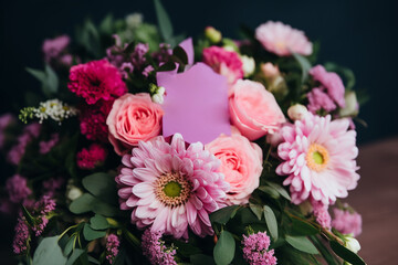 Arranjo de flores de primavera roxa,presente para  feliz das mães, dia internacional da mulher 