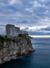 Fototapeta na wymiar Fortress on the hill facing the sea