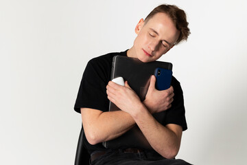 A young man addicted to modern gadgets and technology. Using his gadgets without noticing the...
