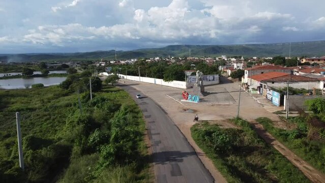 Exu Pernambuco Luiz Gonzaga M&uacute;sica Paisagem Nordeste Caatinga Sert&atilde;o Bai&atilde;o Forr&oacute; Drone Cidade Parque Aza Asa Branca Brasileiro Viagem Turismo M&uacute;sica Serra do Araripe Cear&aacute; Est&aacute;tua Cidade Interior 