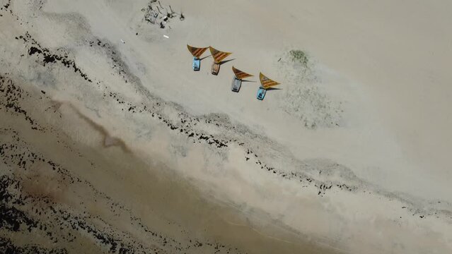 Praia Para&iacute;so Tropical Dunas Mar Cumbuco Cear&aacute; Nordeste Brasil Vila Pescadores Pitoresco Paisagem Canoa Havaiana Nordestina Vela Veleiro Jangada C&ecirc;nica Vento Energia E&oacute;lica