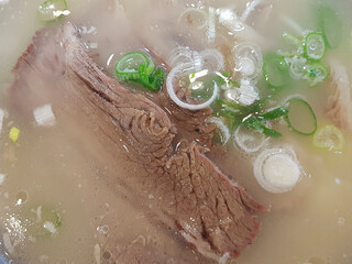 It is good to use for K-food explanation of Seolleongtang, a traditional Korean food.